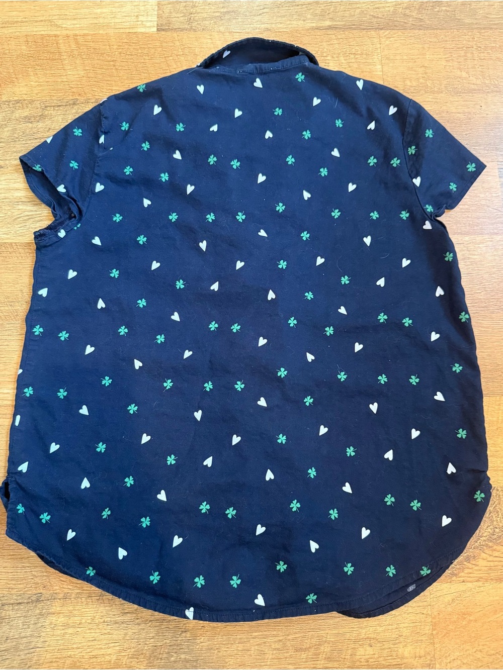 Men’s Xs loft outlet sleep polo button down shirt with four leaf clovers in navy - Picture 2 of 2